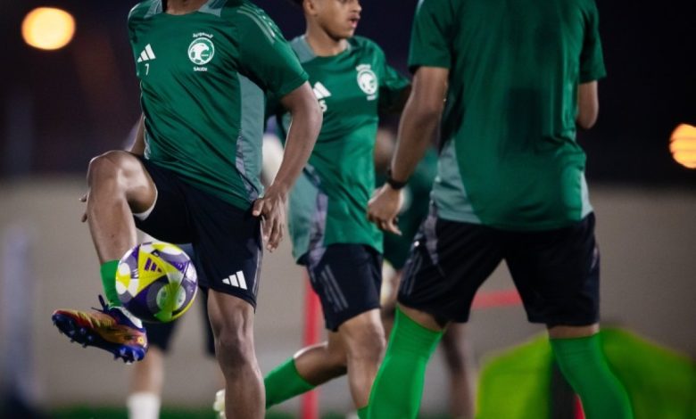منتخب الناشئين يصل قطر استعداداً لمواجهة النمسا في كأس العالم