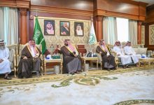 أمير جازان يستقبل أسرة المالكي لتنازلهم عن قاتل أخيهم - أخبار السعودية
