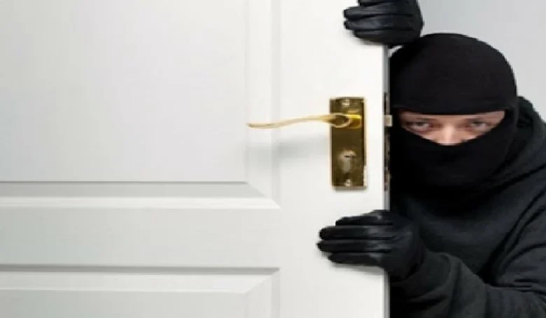 نام بعد السرقة.. فاستيقظ على كابوس الشرطة