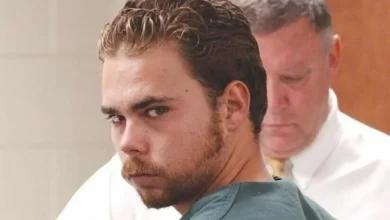 الإعدام رمياً بالرصاص.. نهاية قاتل كتب بدم الضحية «امسكوني إن استطعتم»