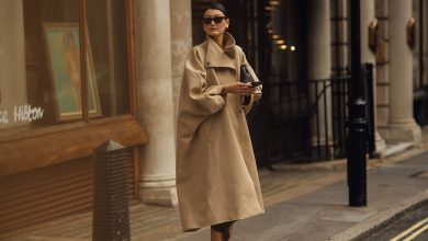 7 تنسيقات ترانشكوت لخريف 2025 من وحي إطلالات الستريت ستايل
