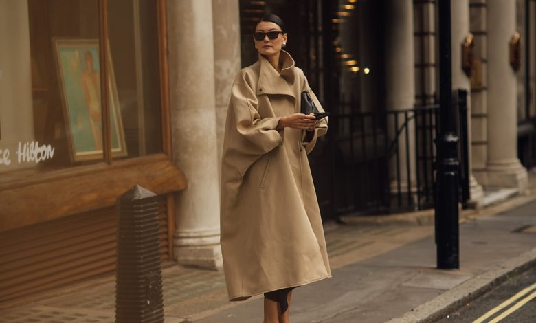 7 تنسيقات ترانشكوت لخريف 2025 من وحي إطلالات الستريت ستايل