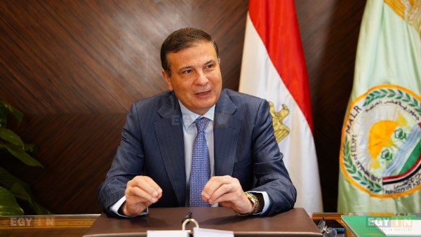 وزير الزراعة ينعى والدة وزير التموين