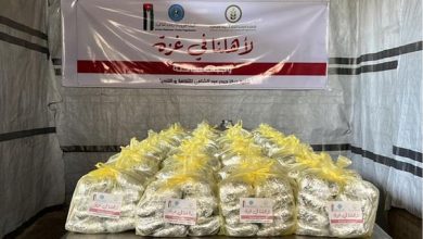 "الخيرية الهاشمية" ونقابة تجار المواد الغذائية توزعان وجبات ساخنة في شمال غزة