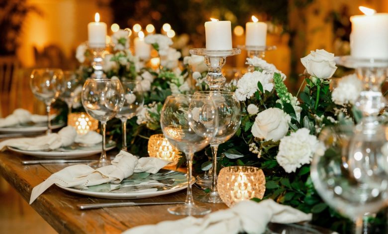 أفكار مميزة من مصمم لاستخدام الشمعدانات في ديكور حفل الزفاف
