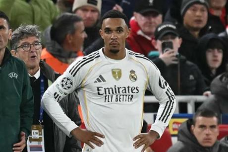 ألكسندر أرنولد يقترب من العودة للملاعب