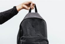 أم تتخلص من جثة رضيعتها برميها في الشارع داخل حقيبة مدرسية