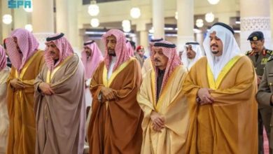 أمير الرياض ونائبه يؤديان صلاة الاستسقاء في جامع الإمام تركي بن عبدالله