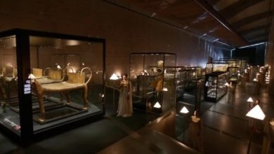 أول ظهور لكنوز الملك توت عنخ آمون في المتحف المصري الكبير في تجربة لا مثيل لها