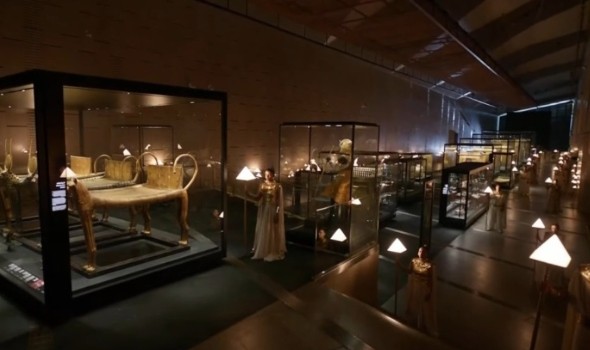 أول ظهور لكنوز الملك توت عنخ آمون في المتحف المصري الكبير في تجربة لا مثيل لها