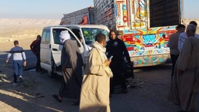إصابة 8 أشخاص إثر تصادم ميكروباص مع شاحنة نقل ثقيل متعطلة بطريق الخارجة- أسيوط