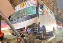 إصابة سائق ميني باص في تصادم سيارته برادار كوبرى النزهة