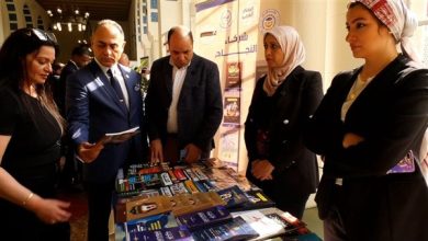 إصدارات على الشرفاء في معرض ملتقى مراكز الفكر العربي بالقاهرة .. ومضات علي الطريق