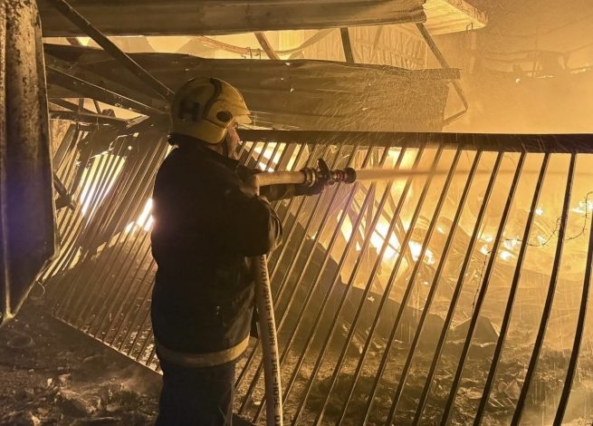 إطفائية بلدية الخليل تُسيطر على حرائق متعمدة في المنطقة الجنوبية من المدينة