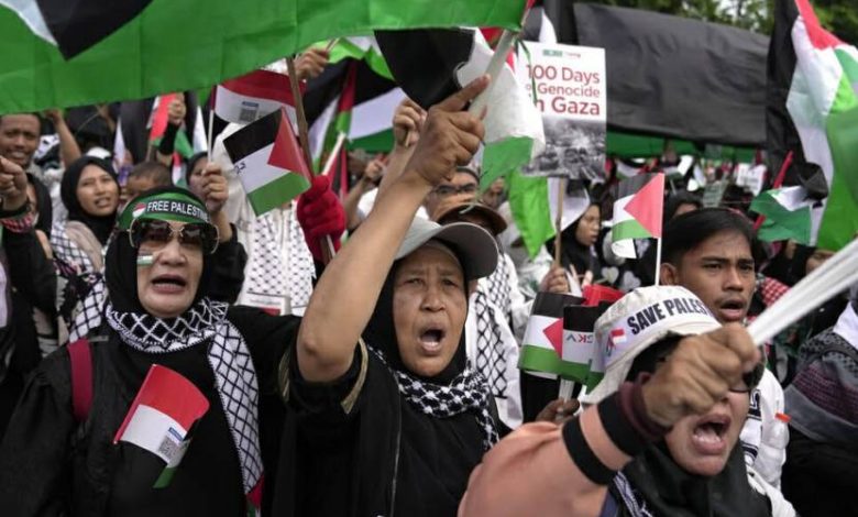 إندونيسيا: أكبر هيئة إسلامية تطالب رئيسها بالاستقالة فورًا بعد استضافة أكاديمي مؤيد للاحتلال