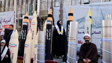 إيران تحيي ذكرى اقتحام السفارة الأميركية بمجسّمات صواريخ ونعوش لُفت بعلم إسرائيل