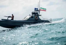 إيران تستولي على ناقلة نفط.. والبحرية الأمريكية تراقب الوضع عن كثب