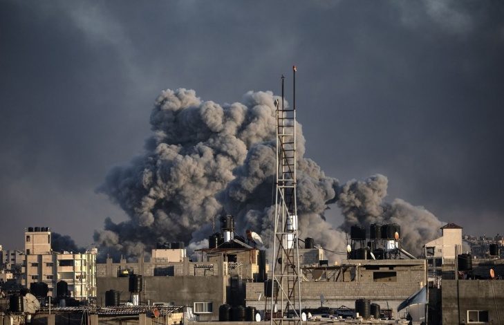 استشهاد 3 فلسطينيين في غارة إسرائيلية على مركبة غربي غزة..