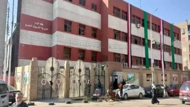 اعتداء عاملة على معلمة بكتر داخل مدرسة في الخصوص