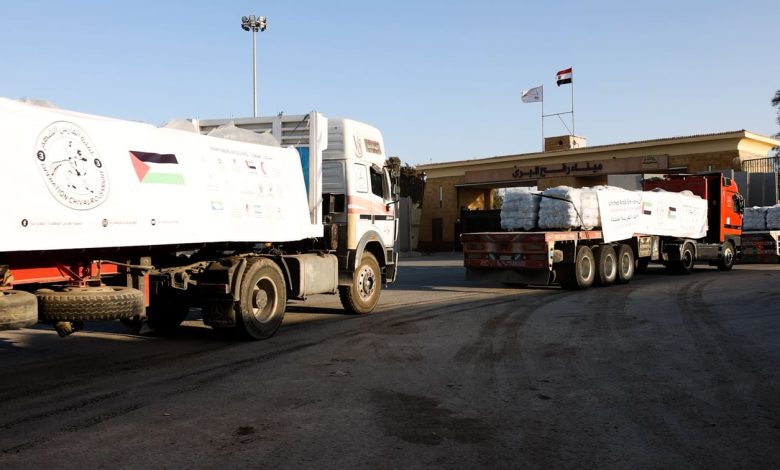 الإمارات ترسل 195 طناً من المواد الإغاثية إلى قطاع غزة