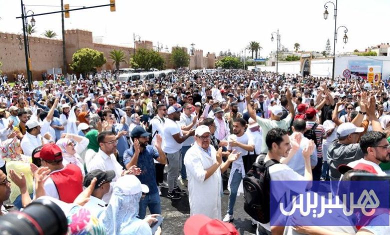 الاحتقان يعود إلى قطاع الصحة .. والممرضون يتهمون الوزارة بـ"المماطلة"