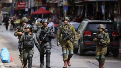 الاحتلال يفرض منع تجول مشدد في عدة أحياء بالخليل