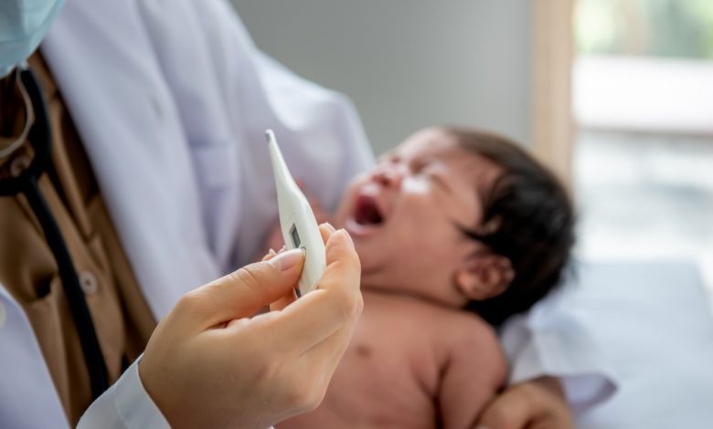 الالتهاب الرئوي عند الأطفال الرضع... أعراض مبكرة لا يجب تجاهلها