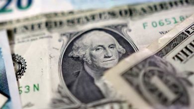 الدولار قرب أعلى مستوى في 3 أشهر مع تراجع رهانات خفض الفائدة
