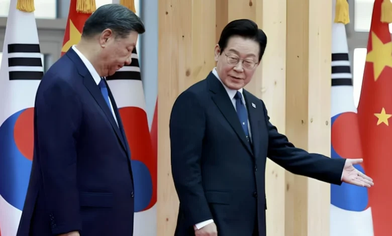 الرئيس الصيني يهدي رئيس كوريا الجنوبية هواتف شاومي ويمزح حول التجسس