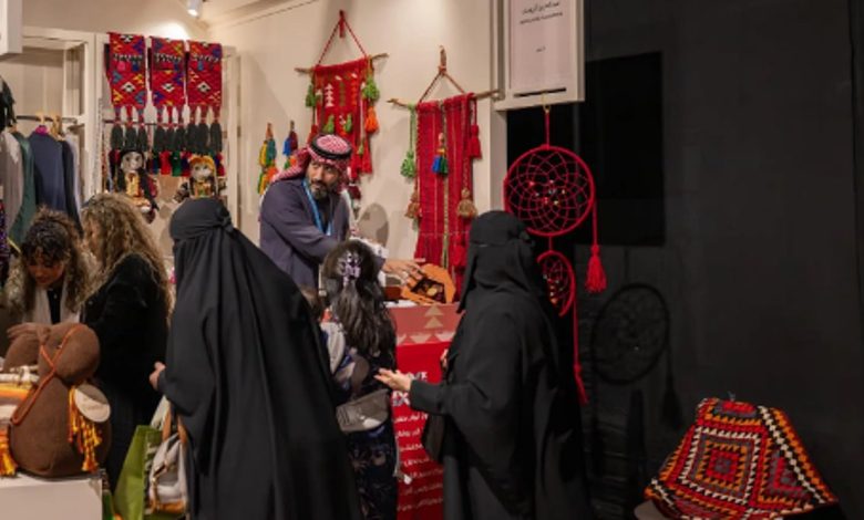 السدو يروي ذاكرة البادية بلغة حديثة في معرض "بنان"