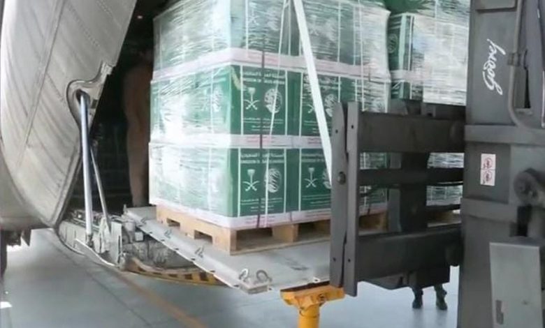 السعودية تعمل على تجهيز باخرة تحمل نحو 300 شاحنة وستصل إلى غزة خلال أيام