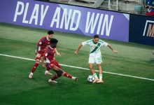 الشارقة يفوز على حامل اللقب في عقر داره