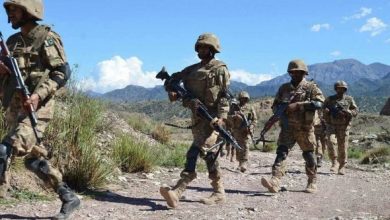 القوات الباكستانية تقتل ثلاثة وعشرين مسلحا قرب الحدود الأفغانية