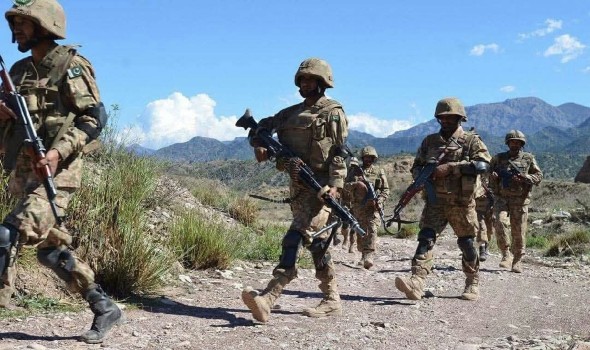 القوات الباكستانية تقتل ثلاثة وعشرين مسلحا قرب الحدود الأفغانية