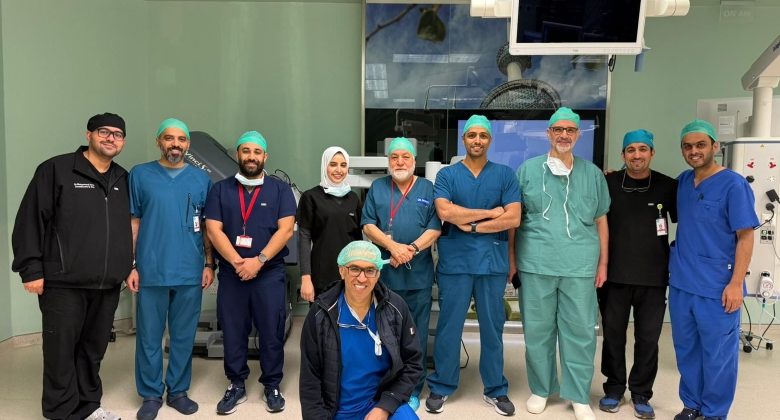 الكويت تُسجّل إنجازاً طبياً متقدّماً.. استئصال الغدة الدرقية بالروبوت عبر الفم دون جروح ظاهرية.. في مستشفى جابر الأحمد