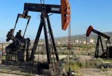 النفط يصعد أكثر من 2% بعد هجوم أوكراني على ميناء روسي