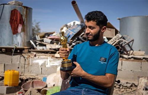 انتهاكات إسرائيل بالضفة بعدسة مخرج فلسطيني حاز على الأوسكار