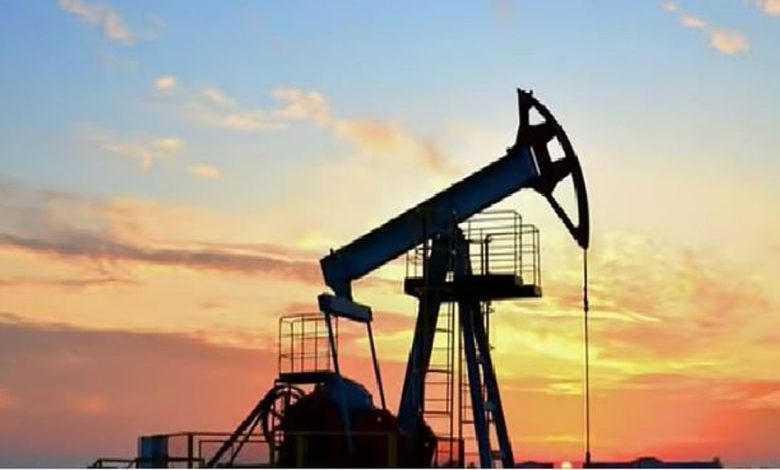 انخفاض النفط مع تزايد مخاوف تخمة المعروض بسبب ارتفاع المخزونات الأمريكية