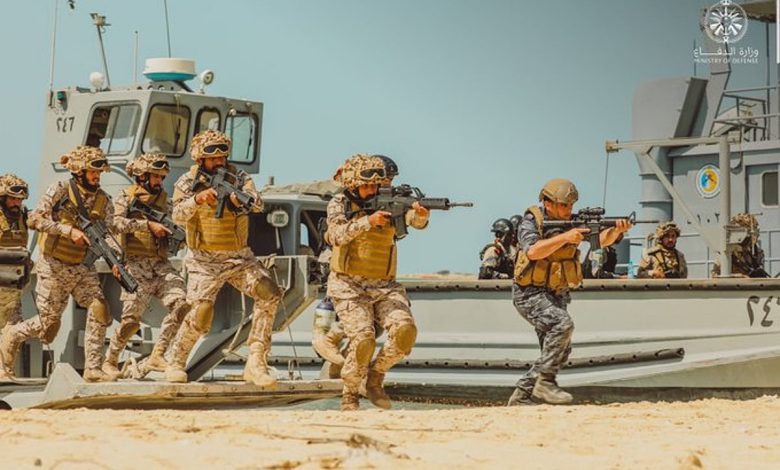 انطلاق مناورات «الموج الأحمر 8» في الأسطول الغربي