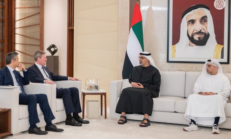 بالصور.. خالد بن محمد بن زايد يلتقي الرئيس التنفيذي لشركة "فيزا"