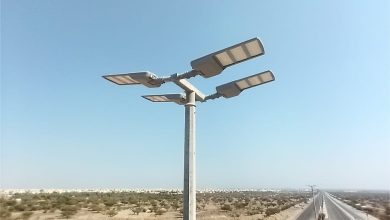 بالصور.. كهرباء الشارقة تستبدل الإنارة بطريق وادي الحلو وحي الجامعة بكشافات موفرة للطاقة