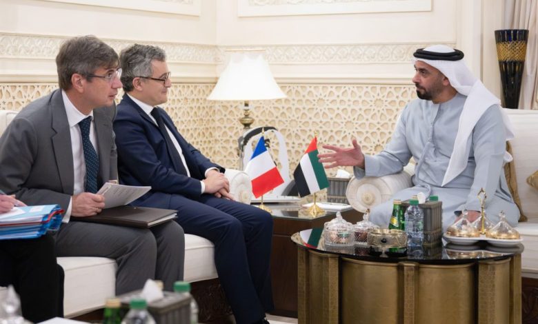 بالفيديو.. سيف بن زايد يبحث مع وزير العدل الفرنسي التعاون المشترك