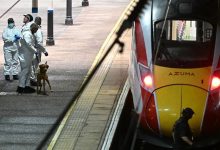 بريطانيا.. اتهام رجل بالشروع في القتل بعد حادث طعن جماعي