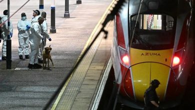 بريطانيا.. اتهام رجل بالشروع في القتل بعد حادث طعن جماعي