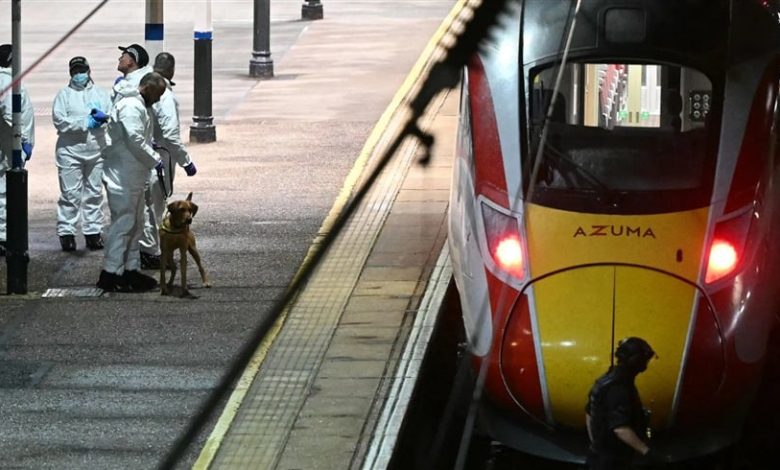 بريطانيا.. اتهام رجل بالشروع في القتل بعد حادث طعن جماعي