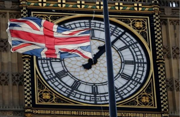 بريطانيا ترفع العقوبات عن الرئيس السوري ووزير داخليته...