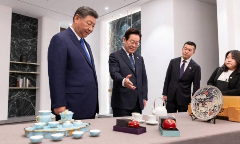 بعد تقديم هاتفين هدية.. الرئيس الصيني يمزح بشأن التجسس على نظيره الكوري