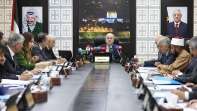 بعد وزير المواصلات ورئيس هيئة المعابر والحدود.. استقالة وزير المالية في رام الله