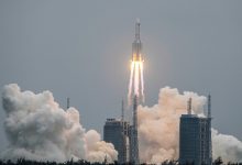 بلو أوريجين تطلق صاروخا ضخما يحمل مركبتين من ناسا إلى المريخ