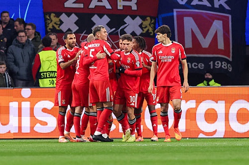 بنفيكا يحقق أول فوز له في دوري الأبطال على حساب أياكس